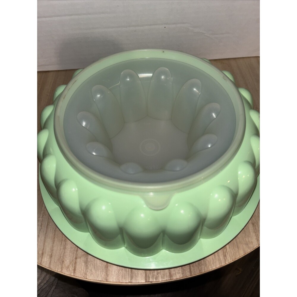 Vintage Tupperware 3piece Jello Mold ,9”, Mint Green - Picture 2 of 4